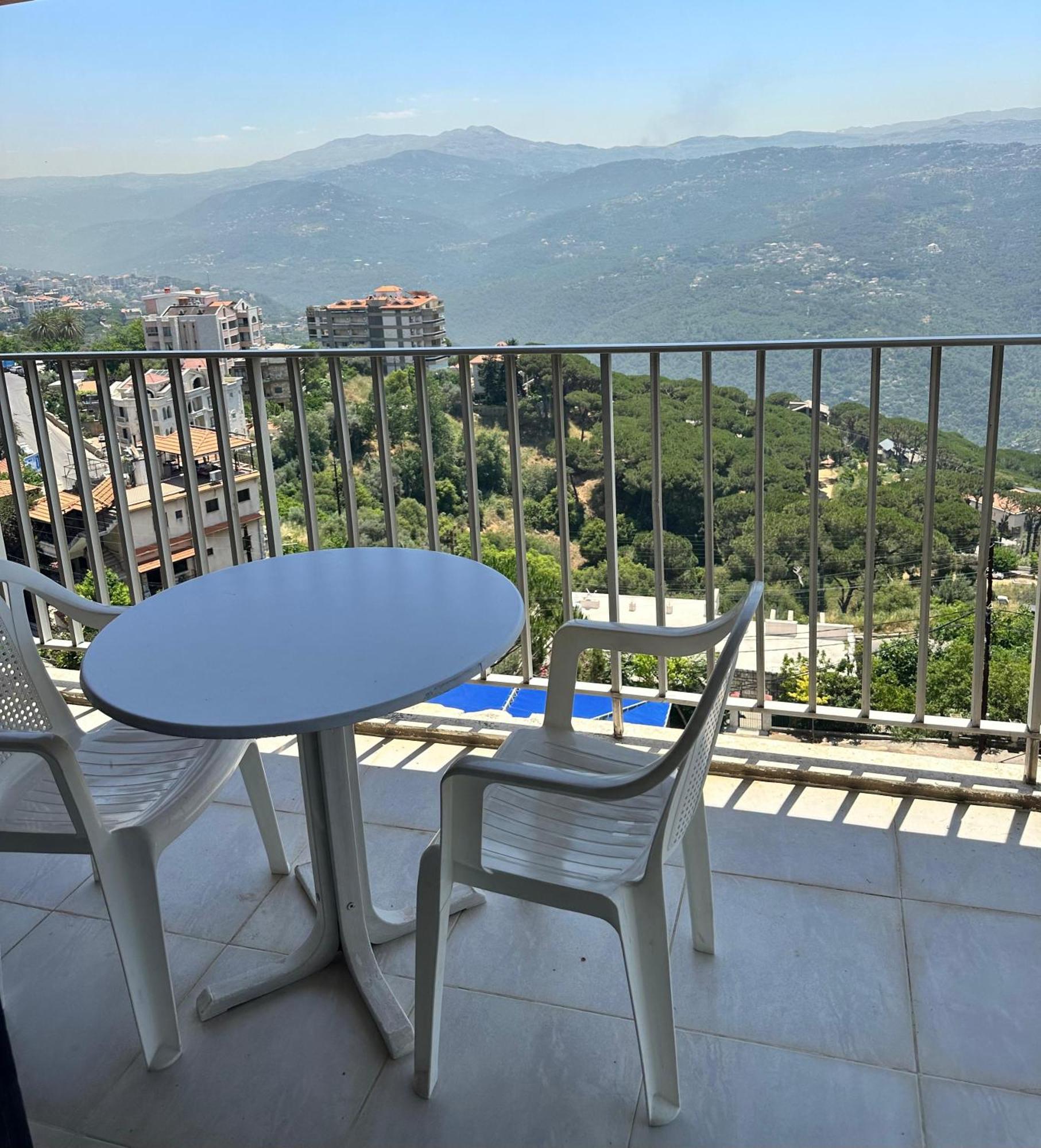 Le Crillon Hotel Brummana Bagian luar foto