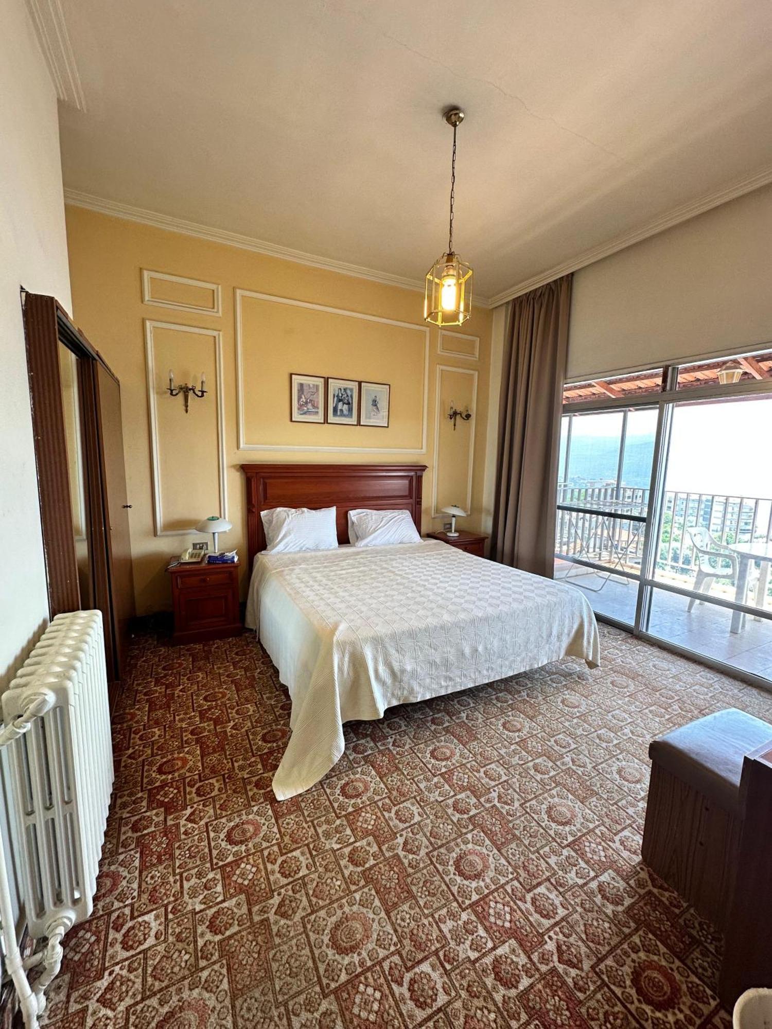 Le Crillon Hotel Brummana Bagian luar foto