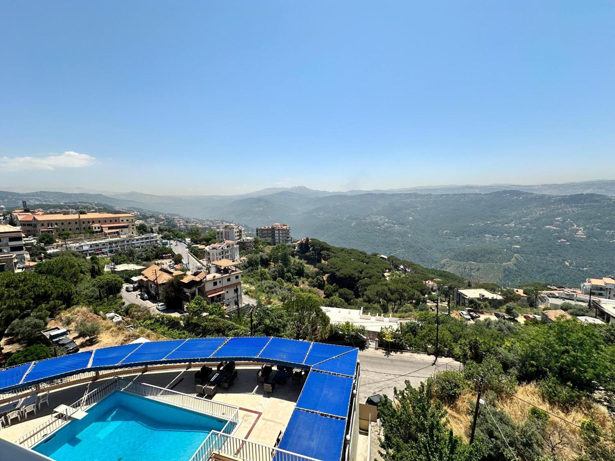 Le Crillon Hotel Brummana Bagian luar foto