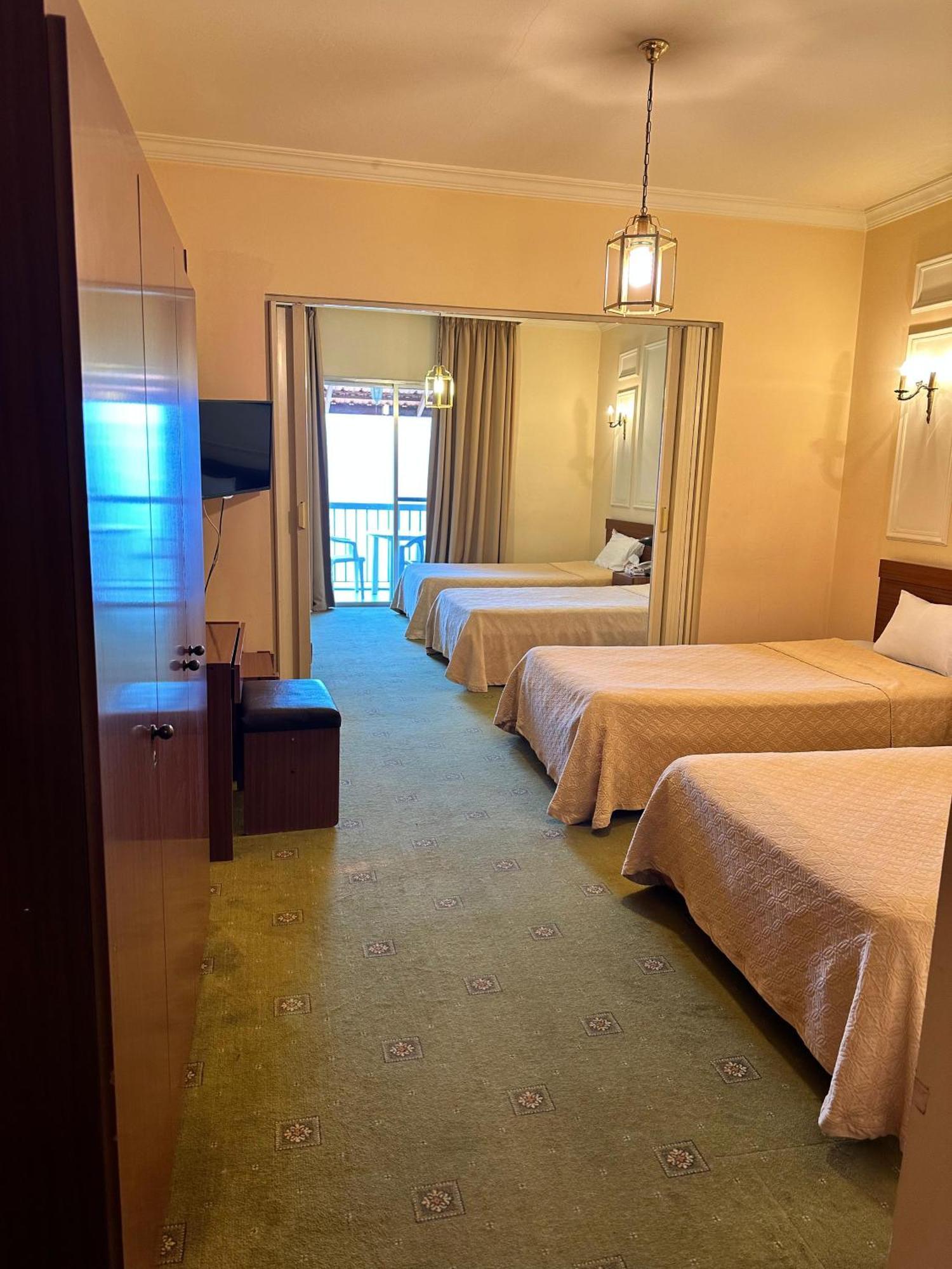Le Crillon Hotel Brummana Bagian luar foto