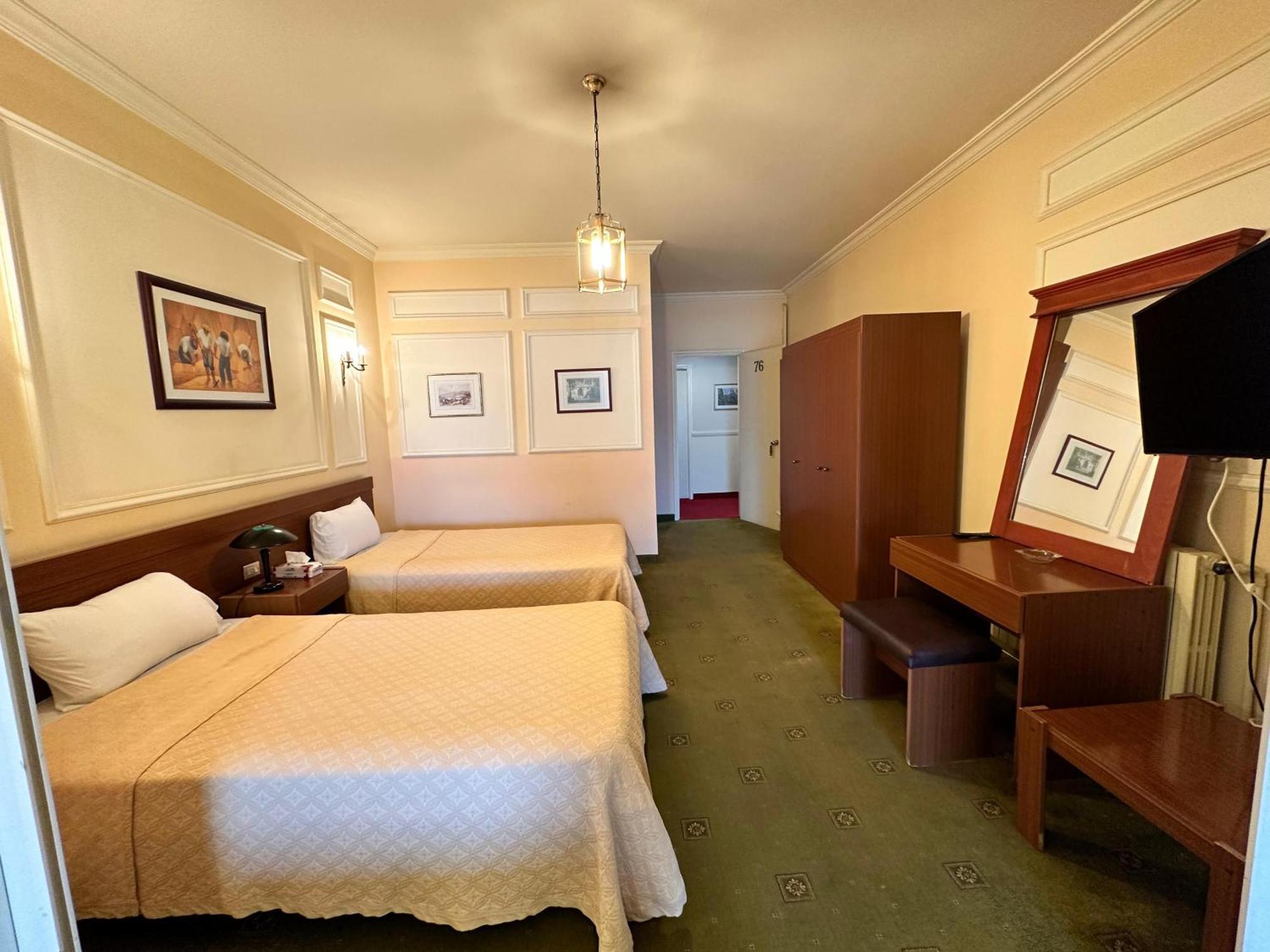 Le Crillon Hotel Brummana Bagian luar foto